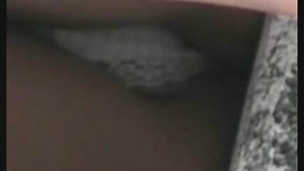 Sekreter ile yerli mobil porno izle bir büyük yapay penis üzerinde ona tablo