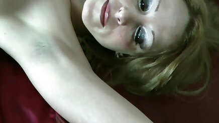 Bird, Courtney'i bir web cep turk porno sitesine Çevir