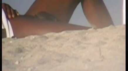 Masanın üzerinde bir kızla düz ayı turk trevesti pornosu